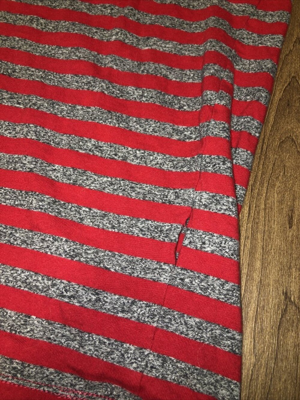 GUESS Originals T-Shirt Medium Red Gray Striped Logo Graphic Short Sleeve Mens - Picture 7 of 10